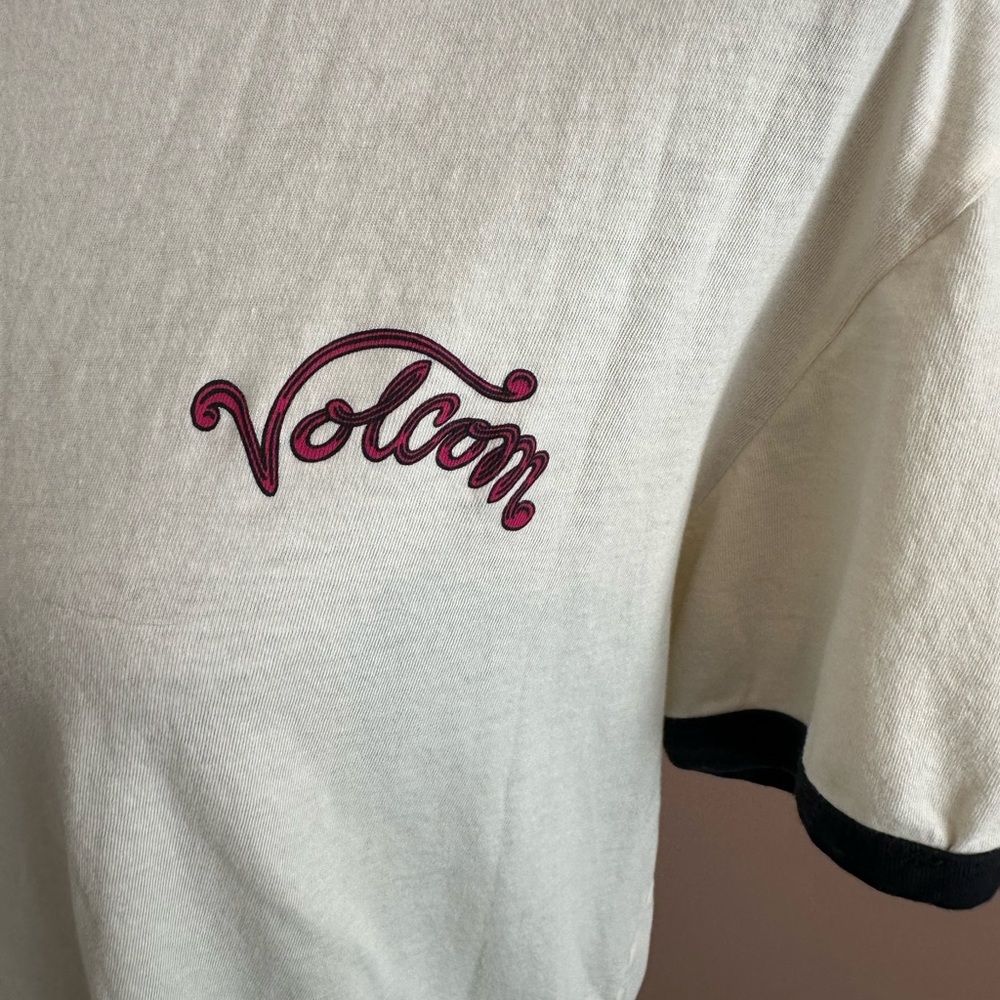 Volcom graphic tee. - Picture 3 of 6